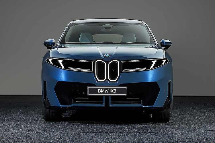 Với Neue Klasse, BMW đặt cược lớn vào trải nghiệm số, nhưng vẫn cố gắng giữ lại DNA lái xe – điều đã làm nên tên tuổi của hãng.Câu hỏi còn lại là khi iX3 chính thức ra mắt thị trường, người dùng sẽ đón nhận triết lý mới này đến đâu? Và liệu BMW có giữ được chất “Ultimate Driving Machine” trong một thế giới ngày càng bị chi phối bởi phần mềm?