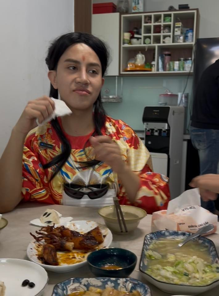 Chiếc áo dài Tết giá gần 1 triệu gây chấn động cõi mạng