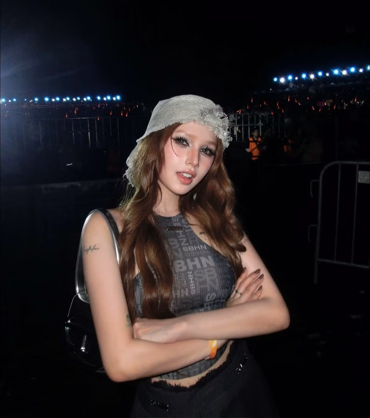 Thậm chí, có nghi vấn cho rằng Xoài Non mới “dao kéo”, chỉnh sửa trên gương mặt.