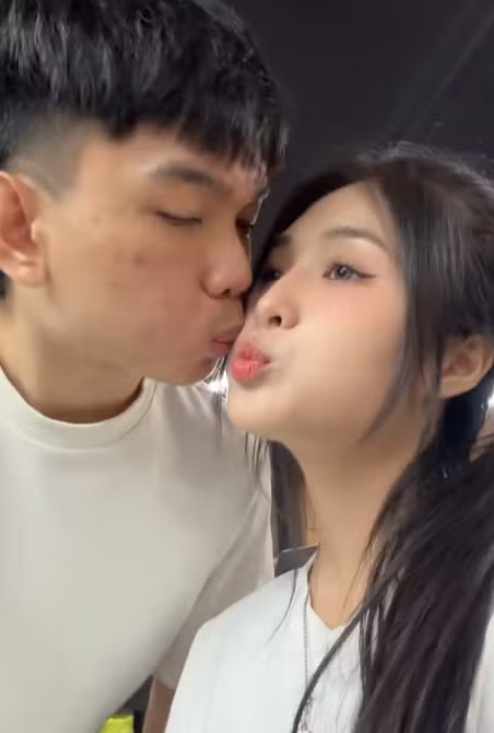 Sau trận Chung kết ĐTDV mùa Xuân 2025, khi Saigon Phantom giành chiến thắng, một số fan hâm mộ đã nhắc đến Team Flash trong các bình luận trên mạng xã hội. Họ ám chỉ so sánh thành tích của Saigon Phantom với Team Flash - đội tuyển từng thống trị Liên Quân Mobile Việt Nam trong quá khứ.