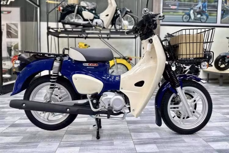 Dù Honda Super Cub 110 Pro bản nâng cấp này có thêm một số trang bị như đèn LED, bảng đồng hồ điện tử,... nhưng xét về tổng thể, mẫu xe này vẫn thuộc phân khúc xe số dung tích nhỏ, thiên về công năng hơn là trải nghiệm tiện nghi.