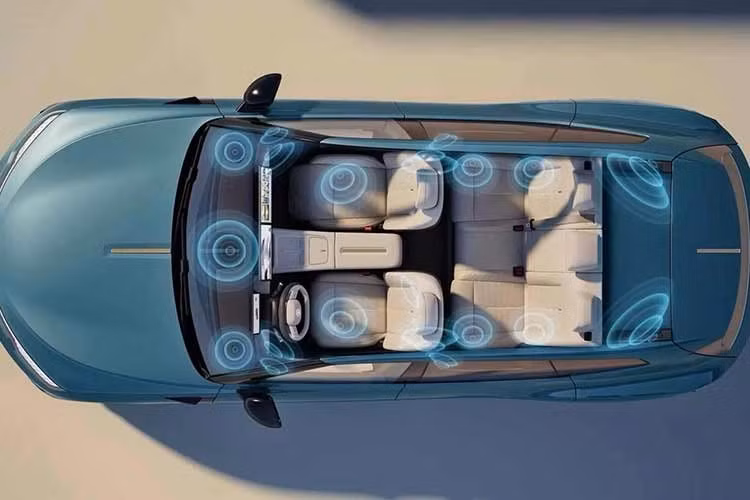 Chưa dừng ở đó, Volkswagen ID. Unyx 08 còn được xây dựng trên kiến trúc điện 800V đồng thời có 2 tùy chọn pin 82 kWh và 95 kWh do CATL cung cấp. Khách hàng tại Trung Quốc có thể lựa chọn phiên bản dẫn động cầu sau với mô-tơ điện mạnh 308 mã lực hoặc bản dẫn động 4 bánh AWD với thêm mô-tơ 188 mã lực phía trước. Tổng công suất của bản AWD đạt 496 mã lực, cho phép tăng tốc từ 0-100 km/h trong 4,9 giây.