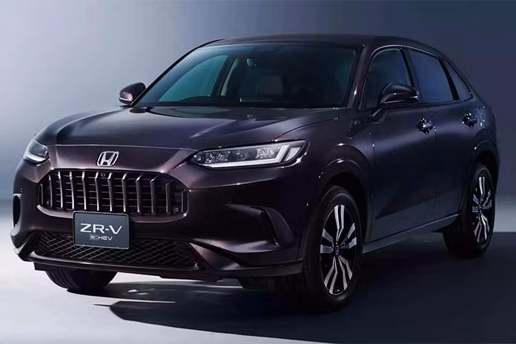 Những tinh chỉnh về thiết kế trên Honda ZR-V 2026 được đánh giá là khá tiết chế và tập trung vào trải nghiệm thực dụng. Các cải tiến bao gồm bảng màu sơn mới, thiết kế mâm xe hiện đại, thay đổi chủ đề nội thất và gia tăng hàm lượng trang bị tiêu chuẩn.