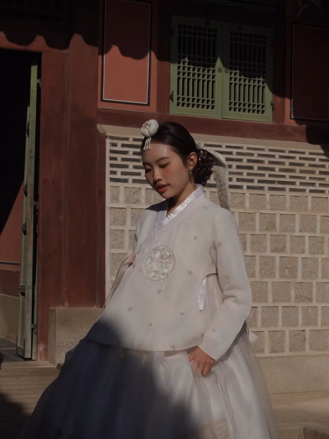 Ngay sau khi đăng tải, bộ ảnh của Phương Mỹ Chi đã nhận về "cơn mưa" lời khen từ cộng đồng mạng.