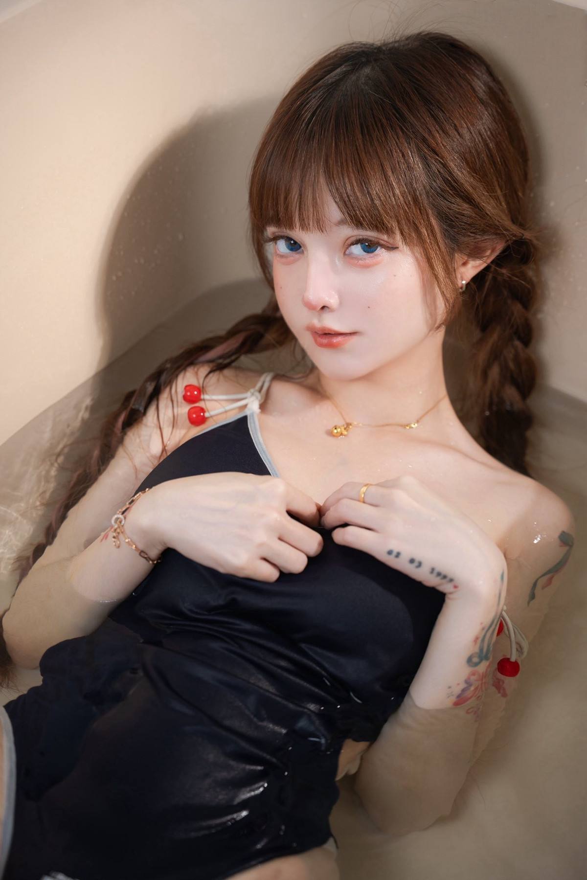 Cô nàng có sự sáng tạo, tinh tế và niềm đam mê bất tận với nghệ thuật.