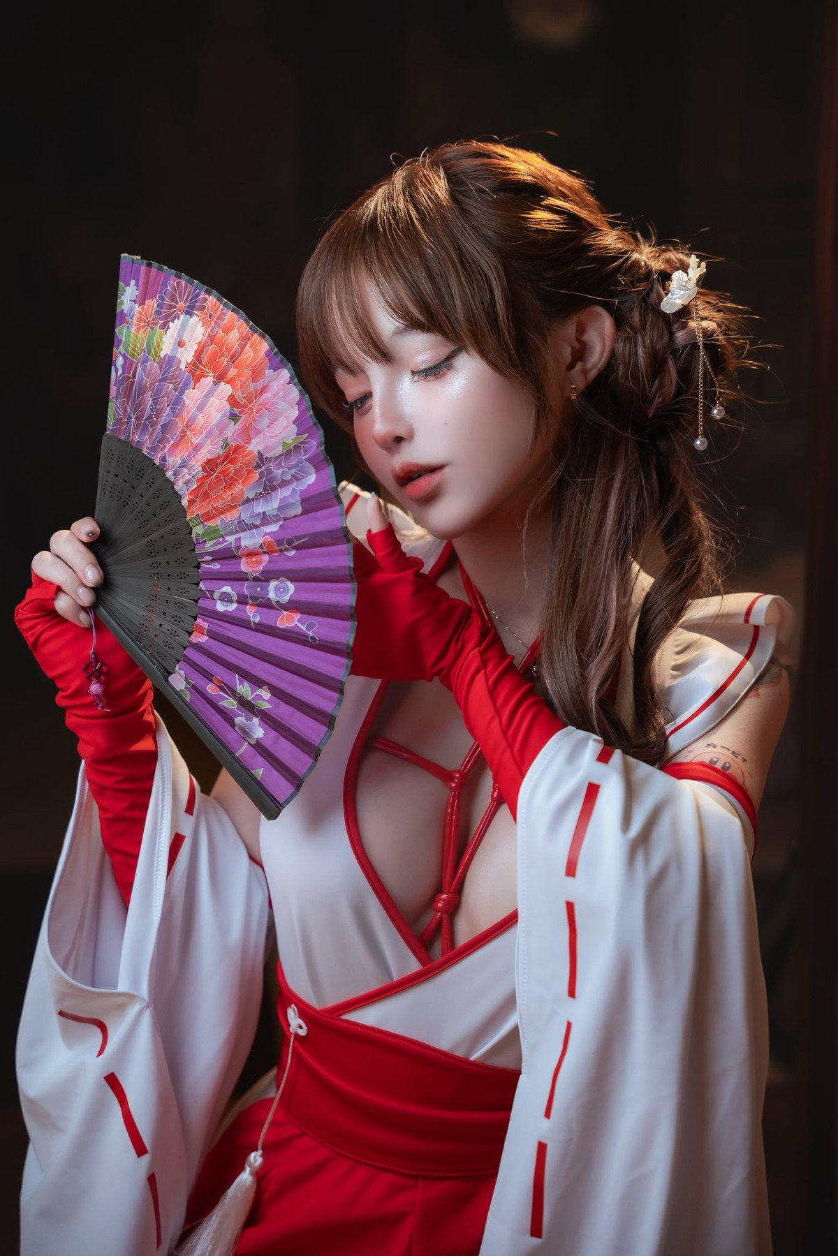 Với bộ ảnh đón Trung Thu đầy cảm xúc này, nữ coser tiếp tục khẳng định mình là biểu tượng sắc đẹp và tài năng độc đáo trong cộng đồng cosplay quốc tế.