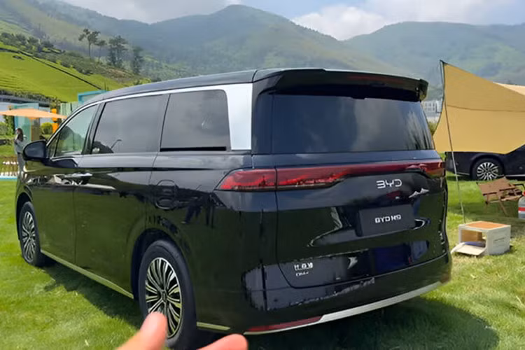 BYD M9 được định vị là mẫu xe chủ lực trong dòng minivan toàn cầu của hãng. BYD đã bán được 40.000 xe tại Mexico trong năm 2024. Mục tiêu trong năm 2025 là tăng gấp đôi doanh số tại đây lên 80.000 xe.