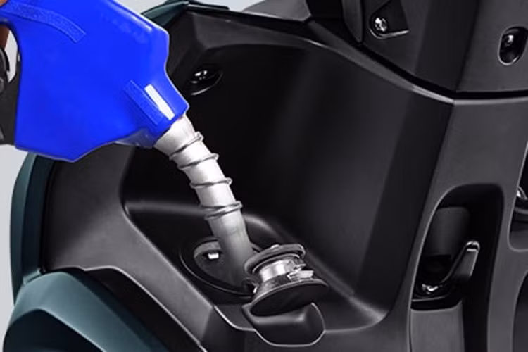 Dải đèn LED chiếu sáng dạng của xe vẫn là projector kết hợp cùng dải định vị DRL phía trước giúp tăng nhận diện khi di chuyển ban ngày, đồng thời mang lại diện mạo cao cấp thường thấy trên các dòng xe phân khối lớn.