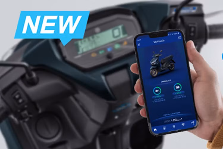 Trong khi bản Connected hướng đến sự cao cấp hơn nhờ phối màu kim loại cùng các chi tiết được hoàn thiện tinh tế hơn. Cải tiến dễ nhận thấy nhất nằm ở hệ thống đồ họa và bố trí tem xe – nay được tinh chỉnh theo chiều ngang, tạo cảm giác cân đối và hiện đại hơn so với thiết kế dọc truyền thống.