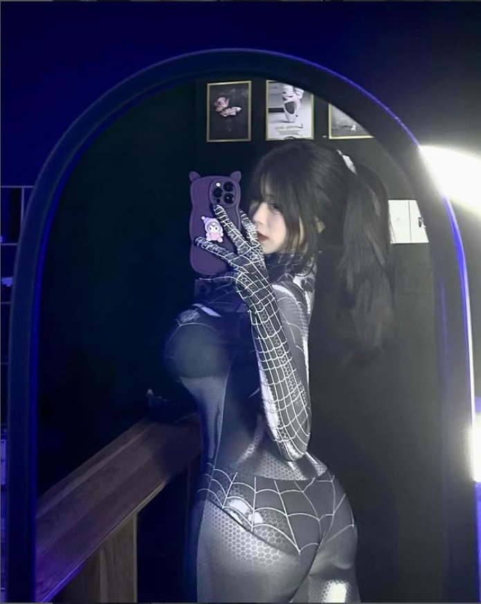 Ngay sau khi đăng tải, bộ ảnh của Pi Tiên nhanh chóng nhận về hàng loạt lượt thích, bình luận và chia sẻ. Phía dưới bài viết, không khó để bắt gặp những comment tán dương.