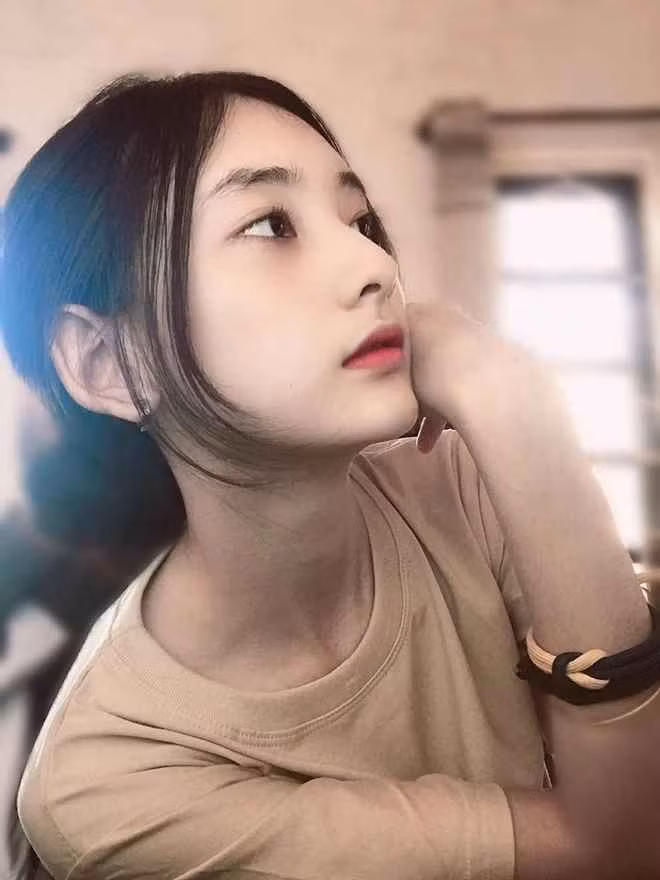 Sự gần gũi của cô nàng gốc Huế cũng là yếu tố giúp cô nhận được sự ủng hộ nhiệt tình từ fan.