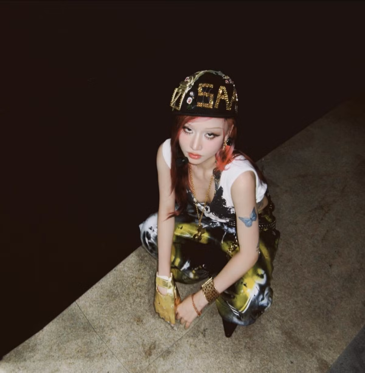 Ở đời sống cá nhân, Saabirose theo học khoa Thanh nhạc tại Nhạc viện TP.HCM, cho thấy sự đầu tư nghiêm túc cho con đường nghệ thuật lâu dài. Trên mạng xã hội, cô thường chia sẻ hình ảnh đời thường, phong cách thời trang gợi cảm nhưng không phản cảm, đúng tinh thần tự do của một nghệ sĩ trẻ.