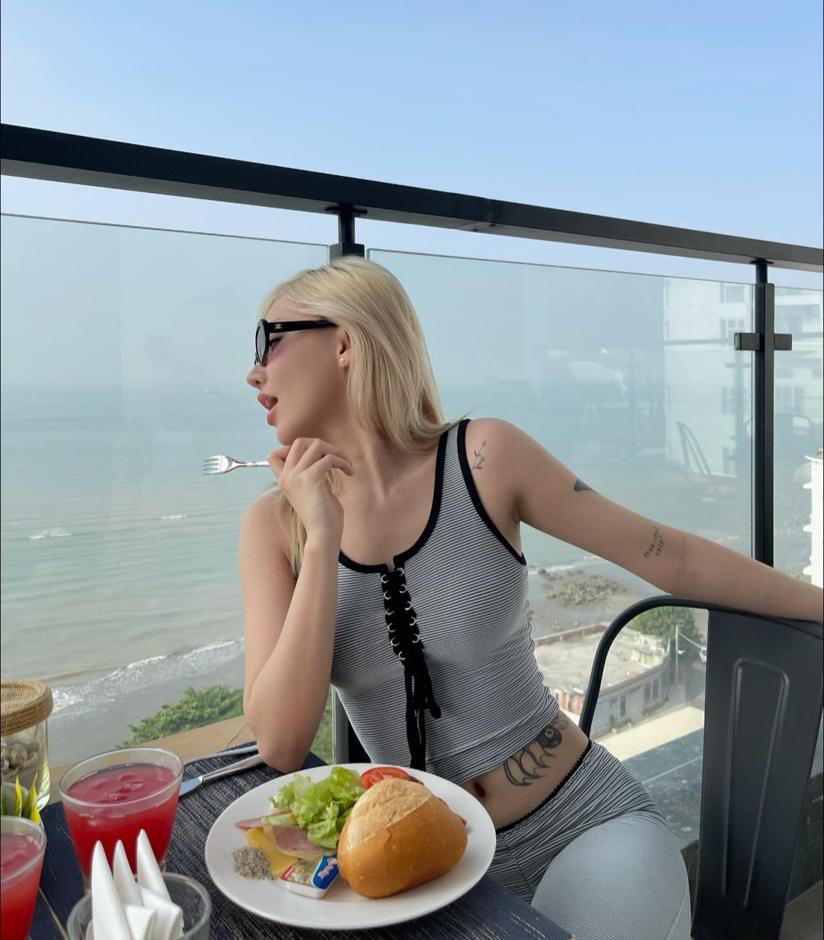 Những hình xăm này của Saabirose không chỉ là chi tiết thẩm mỹ mà còn phản ánh cá tính nghệ sĩ: dám khác, dám thể hiện bản thân và không ngại phá vỡ khuôn mẫu.