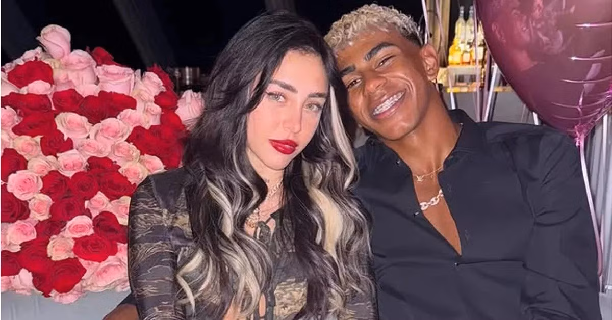 Cầu thủ trẻ của Barcelona và nữ ca sĩ người Argentina sinh năm 2000 từng thu hút sự chú ý lớn từ truyền thông thể thao lẫn giải trí khi công khai tình cảm, tạo nên một trong những cặp đôi được quan tâm bậc nhất hiện nay.