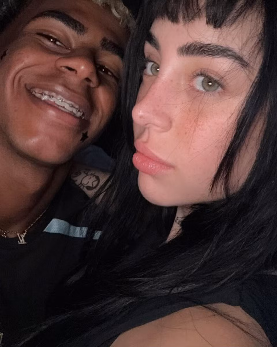 Thần đồng sinh năm 2007 cũng phủ nhận mọi tin đồn về chuyện phản bội: “Không có ai phản bội ai cả, chúng tôi chỉ đơn giản là chia tay. Mọi thứ đang lan truyền đều không đúng với sự thật”.