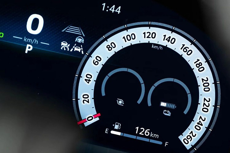 Đáng chú ý, trọng lượng tham khảo của mẫu xe mới được phê duyệt tại Philippines là khoảng 2.840 kg, tương đương với trọng lượng thực tế của Land Cruiser 300 HEV đang bán tại UAE.