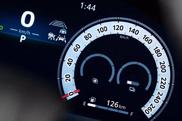 Đáng chú ý, trọng lượng tham khảo của mẫu xe mới được phê duyệt tại Philippines là khoảng 2.840 kg, tương đương với trọng lượng thực tế của Land Cruiser 300 HEV đang bán tại UAE.