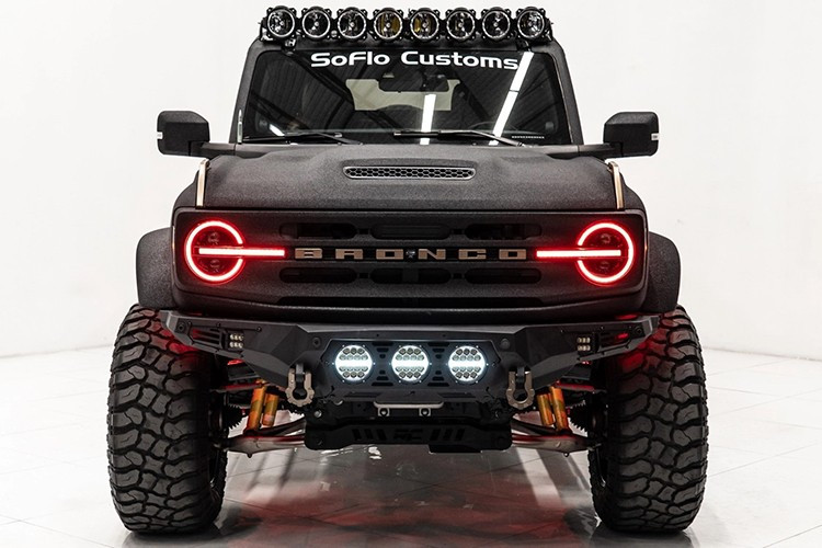 Giá bán của mẫu xe bán tải Ford Apocalypse Dark Horse độ khủng này được công bố ở mức 150.000 USD (tương đương khoảng 3,94 tỷ đồng), kèm dịch vụ giao xe toàn cầu và chấp nhận thanh toán bằng tiền điện tử.