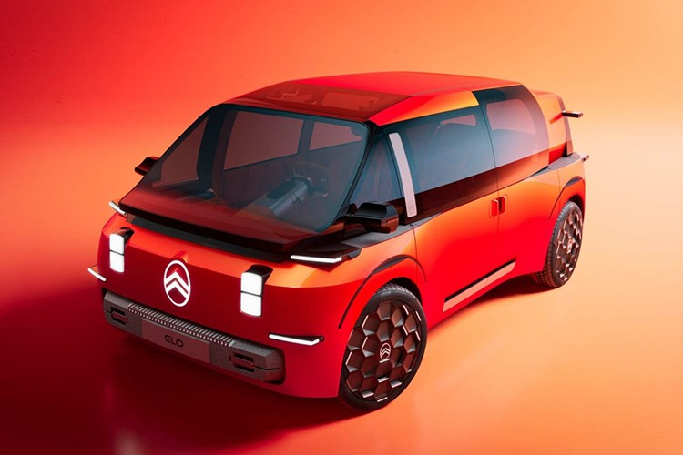 Citroen đã giới thiệu ELO với màu cam bắt mắt, được hé lộ cả bên ngoài và bên trong giúp cho người xem cảm nhận rõ nhất chiếc xe ý tưởng này, nó có hệ thống đèn chiếu sáng đặc trưng ở phía trước và phía sau, gợi nhớ đến thiết kế đã được giới thiệu trên mẫu C5 Aircross mới nhất.