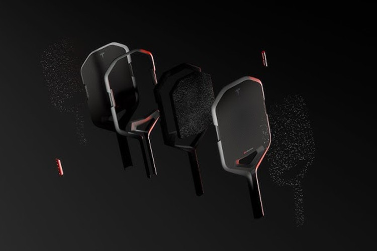 Đáng chú ý, đội ngũ Selkirk đã kết hợp công nghệ lõi PureFoam nổi tiếng của mình với một Vòng TPU Power Ring mới được phát triển dành riêng cho chiếc vợt này. Đại diện Selkirk cho biết, cấu trúc chu vi mới đã được thử nghiệm để giảm rung và ổn định bề mặt vợt, ngăn chặn sự biến dạng lâu dài thường thấy ở lõi tổ ong polymer.