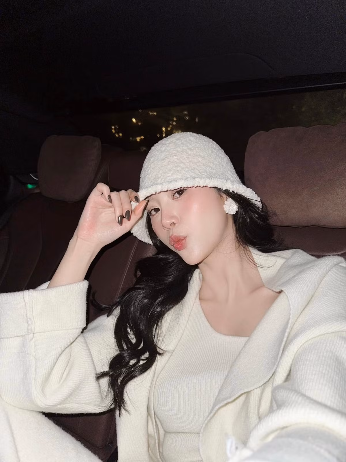 Qua những hình ảnh khoe dáng trên du thuyền, Vũ Ngọc Châm không chỉ cho thấy vẻ đẹp hình thể đáng ngưỡng mộ mà còn truyền cảm hứng về một phong cách sống hiện đại, năng động và luôn biết cách yêu thương, chăm sóc bản thân của người phụ nữ thế hệ mới.