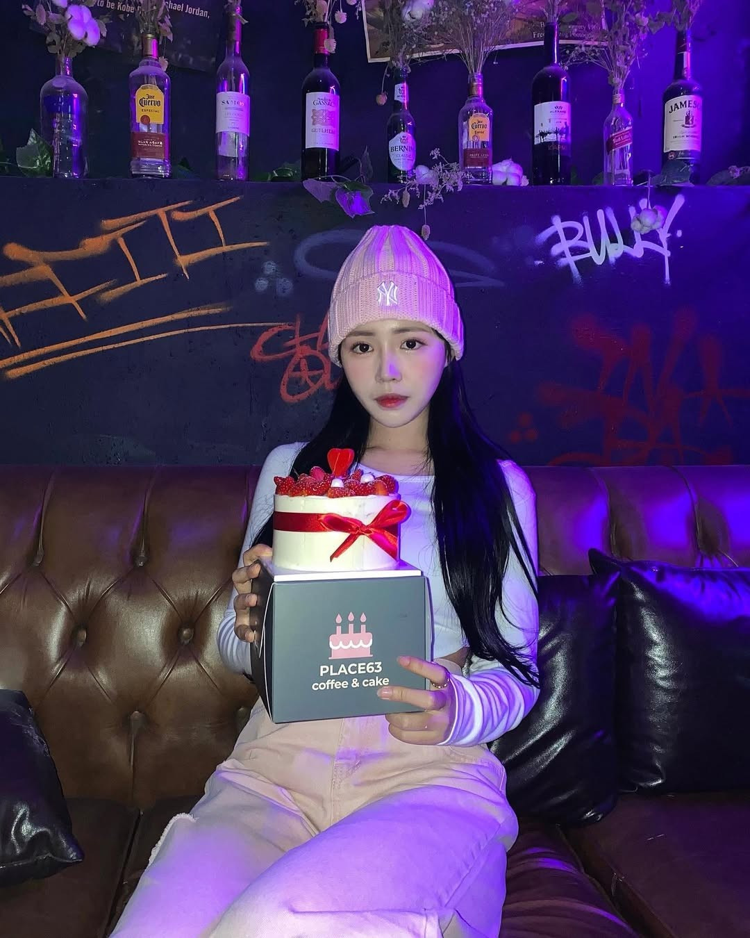 Không ít ý kiến bày tỏ sự "ghen tỵ" khi chị em nhà Oner đều tài sắc vẹn toàn. Bản thân Oner cũng đang thể hiện phong độ tuyệt vời ở thời điểm hiện tại và anh đang là thành viên có nhiều điểm Player of the Match nhất T1.