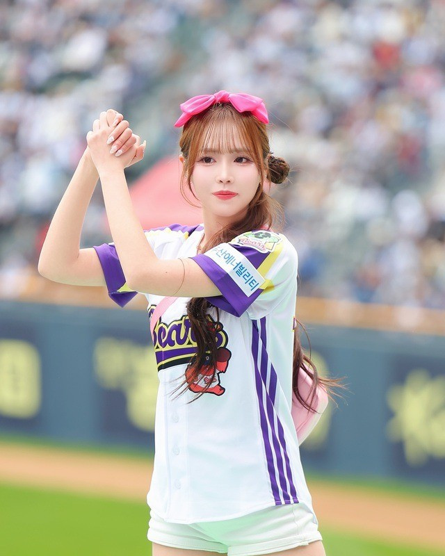 Suly trở thành một "nữ thần" thực sự trong mắt fan LMHT, nhất là khi cô luôn đồng hành cùng người em trai tài năng.