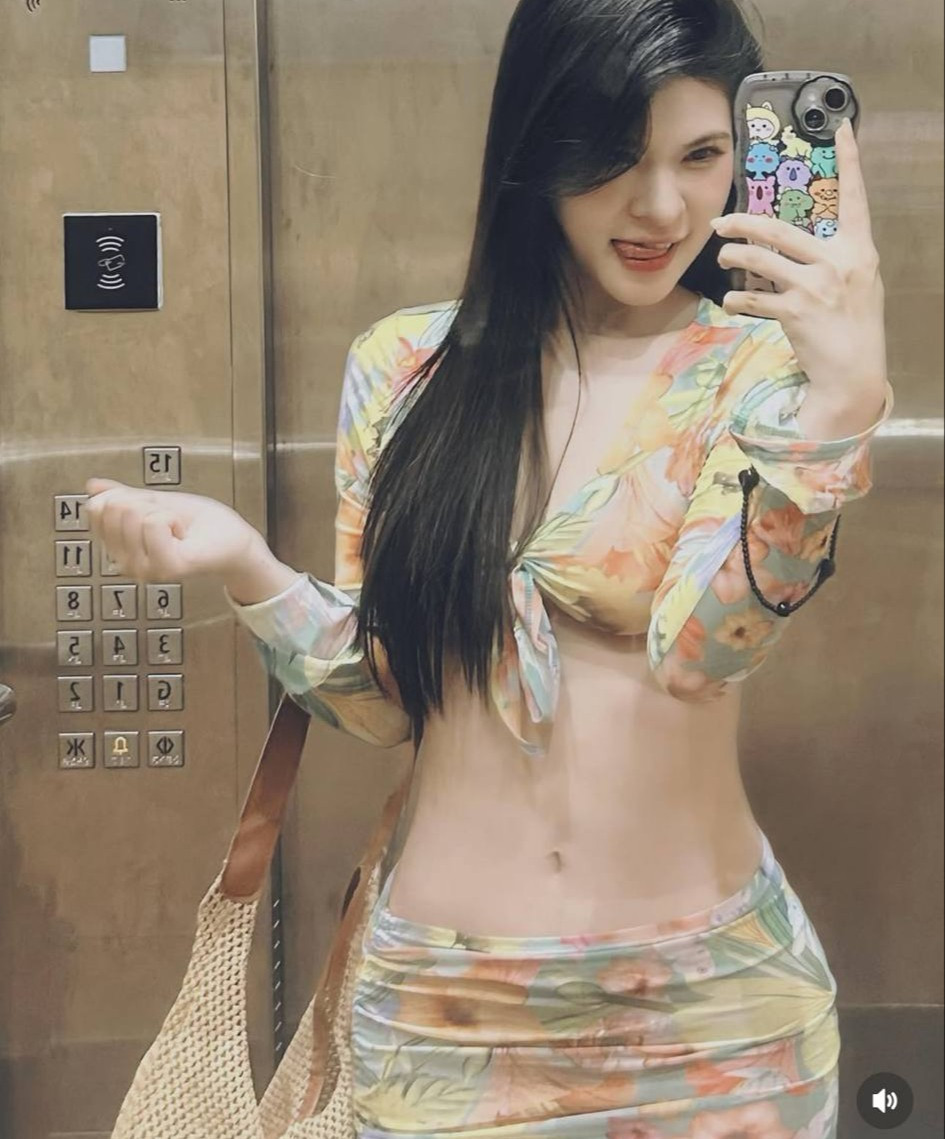 MC Kim Ngân là một trong những gương mặt MC trẻ tuổi và triển vọng của Liên Quân Mobile. Cô nhanh chóng ghi dấu ấn nhờ phong cách dẫn dắt năng động, giọng nói ngọt ngào và khả năng tương tác tự nhiên với các tuyển thủ.