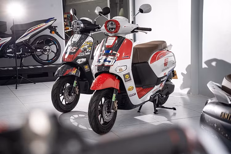 Giá bán của Honda Giorno+ Moto2 ThaiGP tại Việt Nam chưa được công bố. Tham khảo tại thị trường Thái Lan, mẫu xe tay ga đặc biệt này có giá 74.400 baht, tương đương khoảng 52,4 triệu đồng.