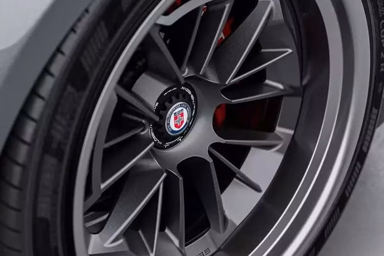 Đây là lý do tại sao chúng tôi cho rằng phiên bản kế nhiệm của Ford Mustang Shelby GT500, hiện đang được phát triển, có thể sẽ ra mắt với công suất khoảng 800 mã lực hoặc có thể thấp hơn, vì công ty có trụ sở tại Dearborn không có kế hoạch thay thế dòng xe hàng đầu của mình.