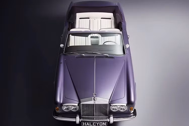 Mức giá khởi điểm của mỗi chiếc xe từ 420.000 bảng Anh, khoảng 565.000 USD, quy đổi 14,78 tỷ đồng (chưa tính giá mua chiếc xe nguyên bản). Mức giá phiên bản restomod điện này tương đương với chiếc Rolls-Royce mới và thậm chí còn cao hơn cả phiên bản thuần điện mới nhất của Rolls-Royce là Spectre.