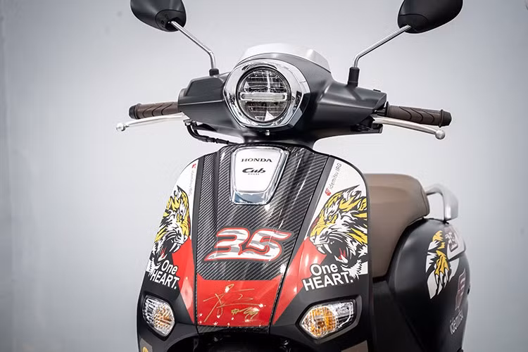 Về cơ bản, mẫu xe tay ga Honda Giorno+ Moto2 ThaiGP vẫn giữ nguyên kích thước và kiểu dáng đặc trưng của dòng Honda Giorno+ .