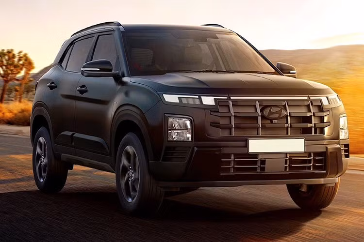 Giá khởi điểm của Hyundai Creta King được công bố ở mức 1,789 triệu Rupee (khoảng 532 triệu đồng) và tăng lên thành 1,949 triệu Rupee (khoảng 580 triệu đồng) với bản Creta King Knight Edition.