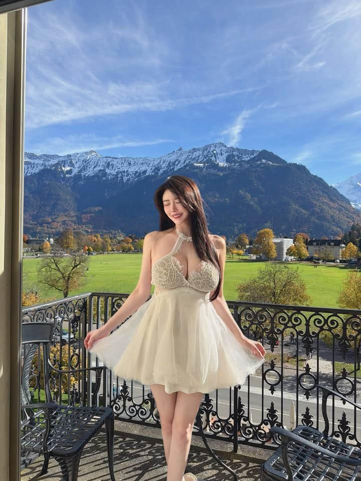 Phong cách thời trang của Yao Cai Chen là sự kết hợp nhuần nhuyễn giữa sự quyến rũ tối đa và năng động cá tính. Khi không trên sàn nhảy, cô thường diện các trang phục ôm sát, khoét sâu tôn lên đường cong tuyệt mỹ.