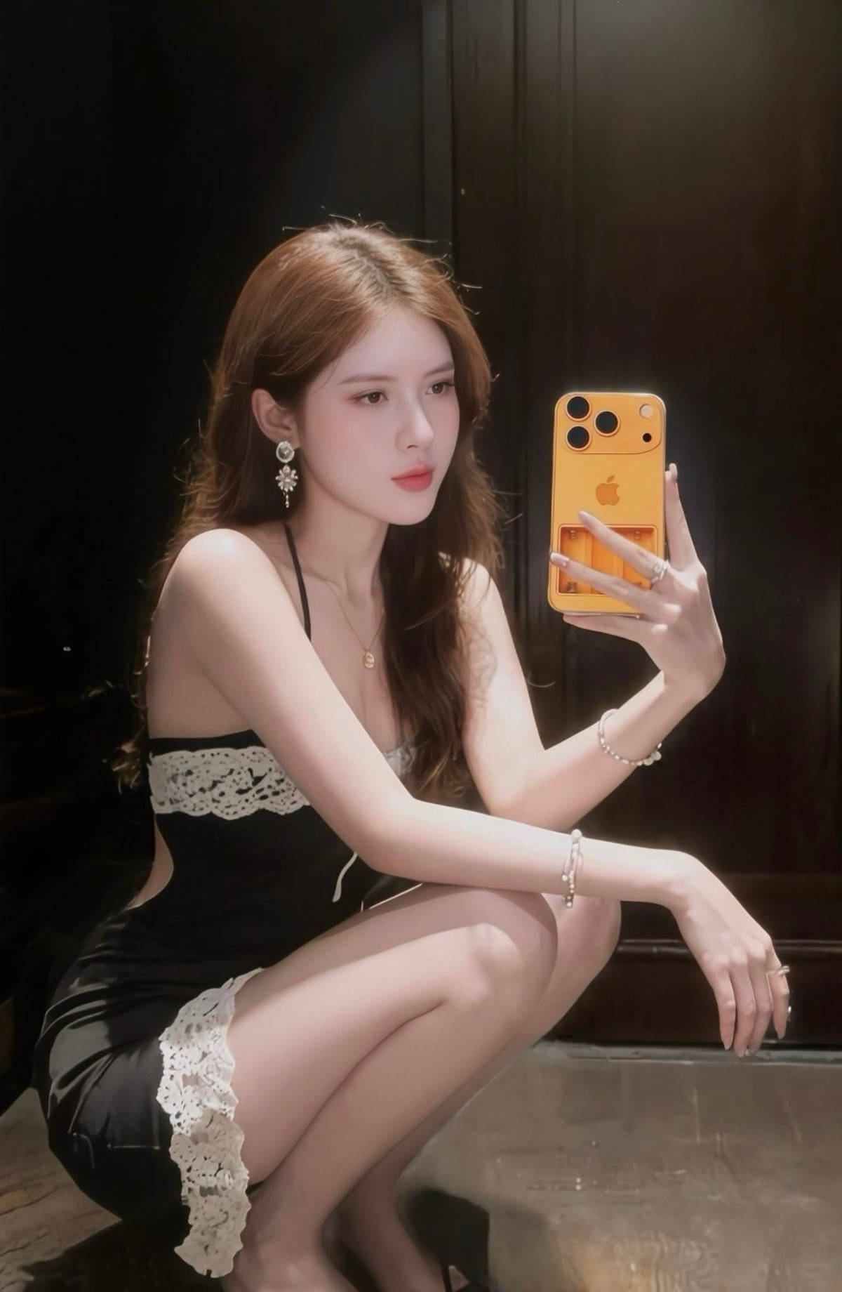 Trên TikTok và các nền tảng mạng xã hội, Quế Chi sở hữu lượng người theo dõi lớn, thường xuyên chia sẻ về cuộc sống, công việc cũng như những bí quyết giữ dáng, truyền cảm hứng sống tích cực.