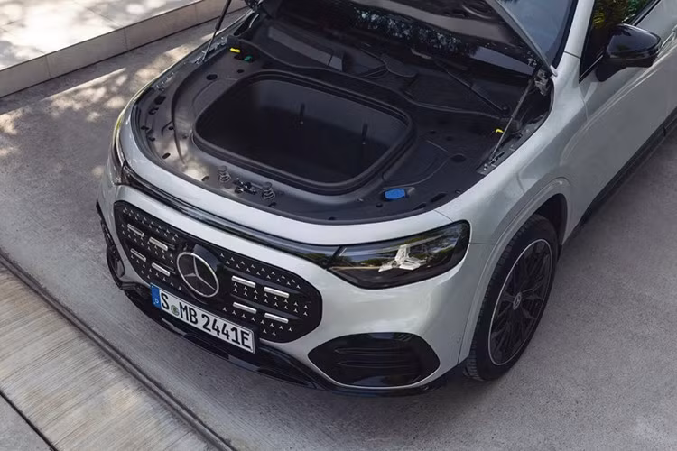 Mercedes-Benz xác nhận sẽ bổ sung thêm một phiên bản EV giá mềm hơn vào năm sau, cùng với đó là các phiên bản hybrid 48 volt với ba mức công suất khác nhau, tùy chọn dẫn động cầu trước hoặc AWD.