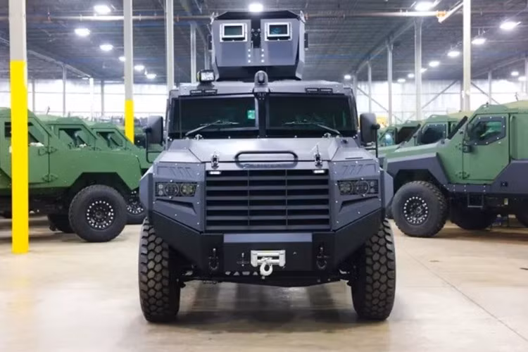 Đáng chú ý, phương tiện này đang được triển khai với số lượng lớn tại Ukraine, với hơn 1.500 chiếc phục vụ lực lượng vũ trang và khoảng 200 chiếc dành cho lực lượng biên phòng tính đến tháng 3/2025.