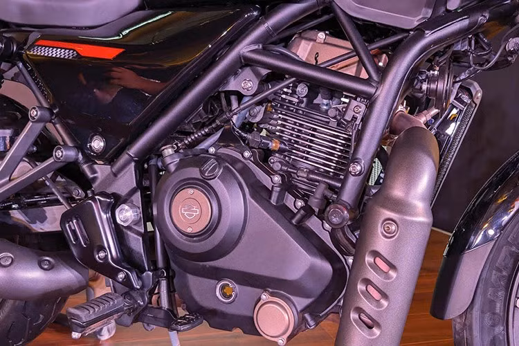 Harley-Davidson X440T 2026 mới còn được trang bị hệ thống kiểm soát lực kéo TCS và chế độ lái “Road” và “Rain”, phù hợp cho người dùng cả khi di chuyển trong thành phố lẫn đi đường trường.