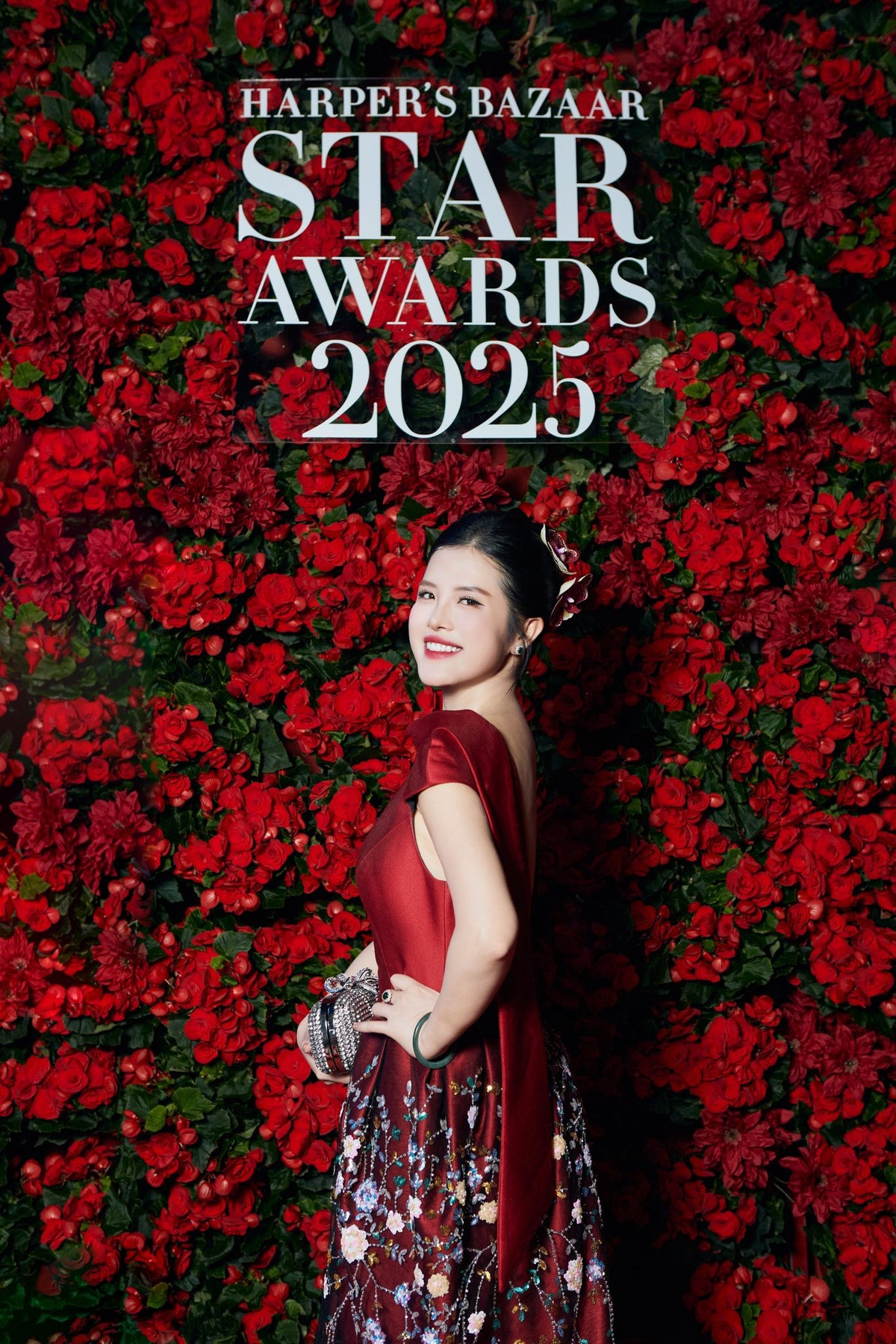 Hải Vân từng chia sẻ cô tự nhắc mình phải chăm chỉ hơn mỗi ngày để không bị tụt lại, bởi nghề truyền hình đòi hỏi sự tiến bộ liên tục.