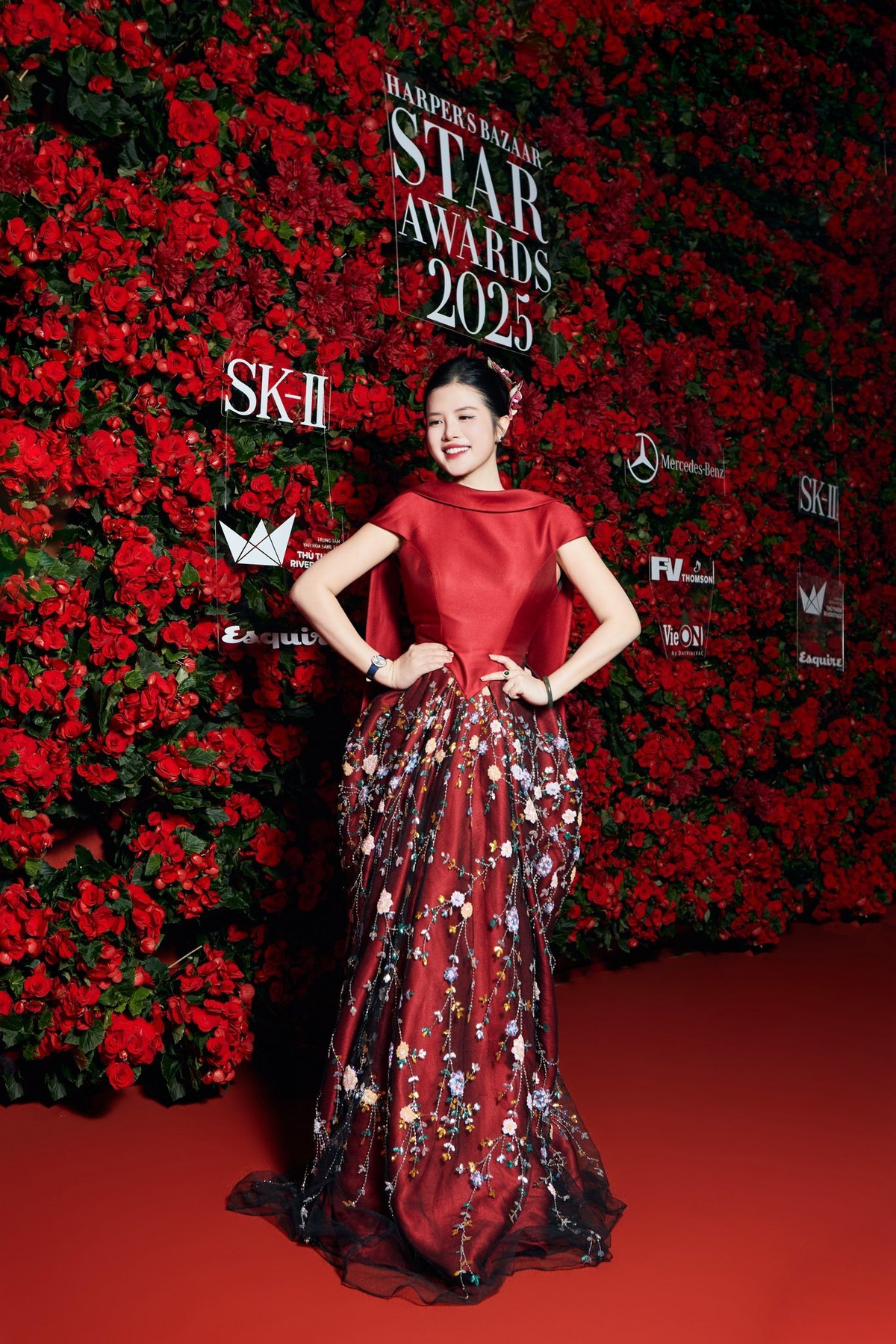 Hải Vân sinh năm 1994, được biết đến là một trong những biên tập viên trẻ tài năng của Đài Truyền hình Việt Nam. Cô đảm nhận vai trò dẫn dắt hàng loạt bản tin quen thuộc như Y tế 24h, Tài chính Kinh doanh, Tiêu dùng 24h…