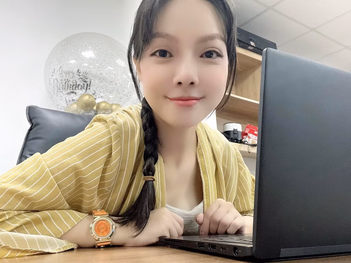 Về điều trị, bác sĩ khuyên Thu Hương nên nhắm mắt và tĩnh dưỡng, dành thời gian nghỉ ngơi để quá trình chữa bệnh diễn ra tốt hơn. Cô cũng nhờ mọi người gợi ý thêm những nội dung hữu ích để nghe thêm trong thời gian này và hứa sẽ cập nhật tình hình sức khỏe, quá trình điều trị trong những video tiếp theo.