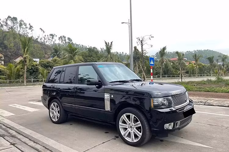 Nhưng nhược điểm của dòng xe này chính là chi phí vận hành và bảo dưỡng tốn kém, ngoại hình của xe khá lớn. Có nên mua xe Range Rover HSE cũ hay không? phụ thuộc vào sở thích, khả năng tài chính và mục đích sử dụng. Nhưng cần sự tỉnh táo và cẩn trọng trong việc đánh giá chất lượng, nguồn gốc của chiếc xe để hạn chế tối đa chi phí sửa chữa về sau.