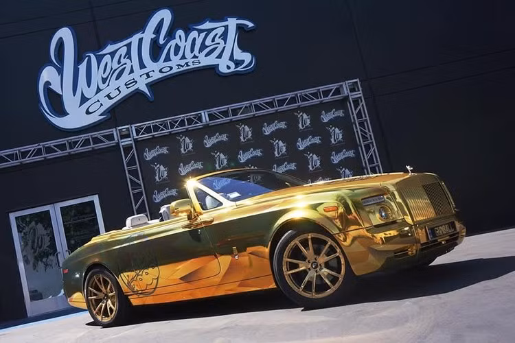 Hãng độ xe Mỹ đã gọi chiếc xe siêu sang mui trần Rolls-Royce Dawn này là một cỗ máy tuyệt đẹp, đồng thời nói thêm rằng nó sẽ thu hút rất nhiều sự chú ý tại lễ hội xe lớn nhất thế giới.