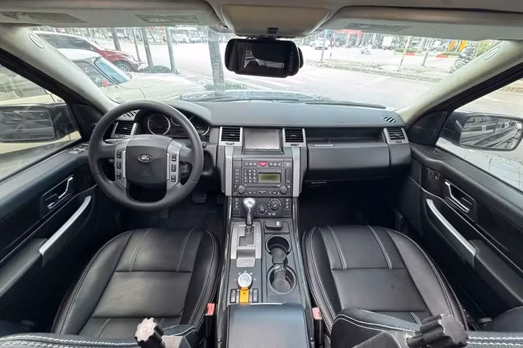 Chất lượng nội thất xe mang lại cảm giác thoải mái cho người sử dụng. Việc mua xe cũ giúp bạn dễ dàng sở hữu chiếc xe của một thương hiệu hơi nổi tiếng với những dòng xe sang trọng, đẳng cấp và không dành cho số đông.