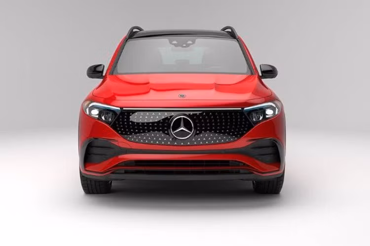 Nhằm tri ân khách hàng, MBV tung ra nhiều ưu đãi đặc biệt trong tháng 9/2025. Khi mua xe thuần điện mới chính hãng, khách hàng được tặng phiếu quà tặng bộ sạc tại nhà Mercedes-Benz Wallbox và 1 gói tài khoản sạc miễn phí 2 năm trị giá 60 triệu đồng áp dụng tại hệ thống EVOne trên toàn quốc.