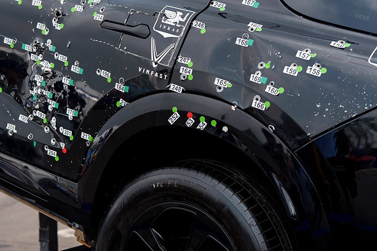 Theo ông Nguyễn Việt Quang, Phó Chủ tịch kiêm Tổng Giám đốc Tập đoàn Vingroup, chia sẻ: “Sau 8 năm bước chân vào lĩnh vực sản xuất và kinh doanh ôtô, VinFast tự hào trở thành thương hiệu tiên phong mang đẳng cấp, trí tuệ, công nghệ Việt Nam ra thế giới, được khách hàng tại nhiều quốc gia tin tưởng, đón nhận".