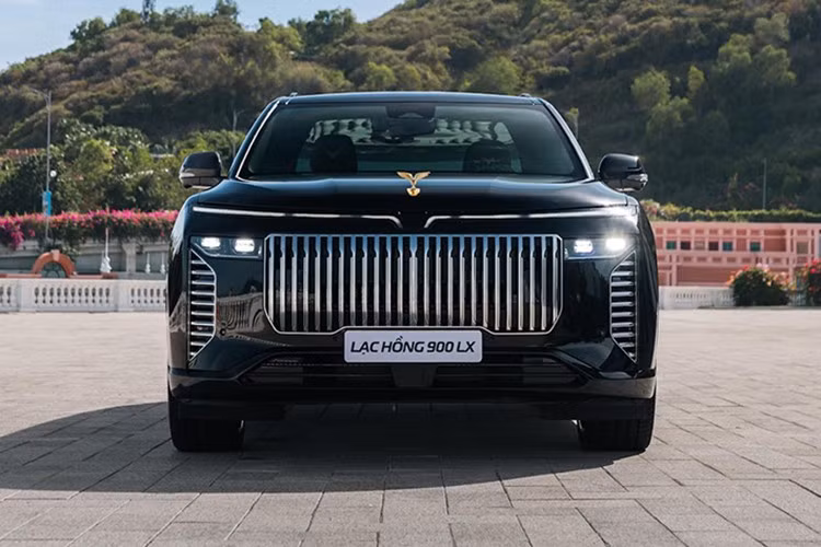 Việc ra mắt dòng xe đặc biệt mang đậm bản sắc dân tộc trong thời khắc thiêng liêng của Tổ quốc chính là tuyên ngôn mạnh mẽ cho tinh thần - trí tuệ - đẳng cấp Việt, nơi tinh hoa di sản đồng hành cùng đẳng cấp toàn cầu. Mỗi chuyển động của Lạc Hồng 900 LX là một hành trình đầy tự hào, không chỉ minh chứng cho thành tựu công nghiệp - công nghệ của đất nước sau 80 năm độc lập, mà còn là biểu tượng quốc dân, góp phần định hình vị thế mới cho Việt Nam trên trường quốc tế.