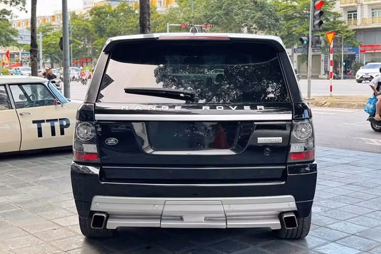 Mua xe Range Rover HSE cũ có nhiều lợi ích to lớn về mặt tài chính và trải nghiệm. Các dòng xe Range Rover nổi tiếng về khả năng off-road vượt trội, cảm giác lái đĩnh đạc, êm ái.