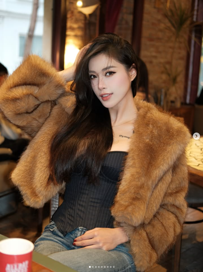 Đặng Thu Huyền (sinh năm 2002) từng là vận động viên bóng chuyền chuyên nghiệp, được người hâm mộ ưu ái gọi là “Hoa khôi bóng chuyền” Việt Nam.