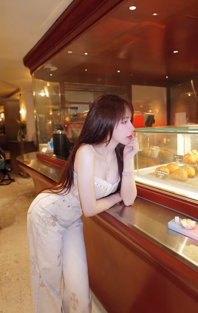 Nhiều lần chứng minh cho khán giả thấy bản lĩnh thi đấu vững vàng cùng nhan sắc gợi cảm, đầy cuốn hút, nữ cơ thủ 2001 trở thành gương mặt được đông đảo người hâm mộ yêu mến.